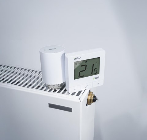 ENGO Controls Inteligentny zestaw ogrzewania Biały (E25-BATW-4 + ETRV-M30)