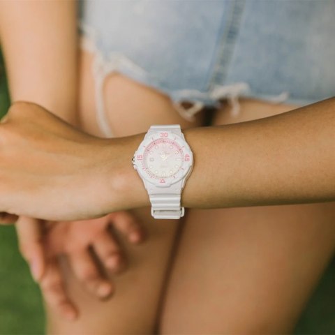ZEGAREK DAMSKI CASIO LRW-200H 4E2V (zd557g) + BOX