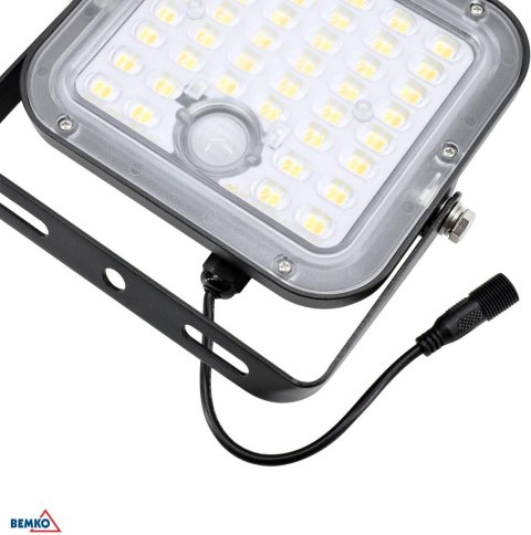 NAŚWIETLACZ SOLARNY LED BEMKO SOLPAR 10W 1500LM 3000/4000K IP65 CZARNY CZ. PIR